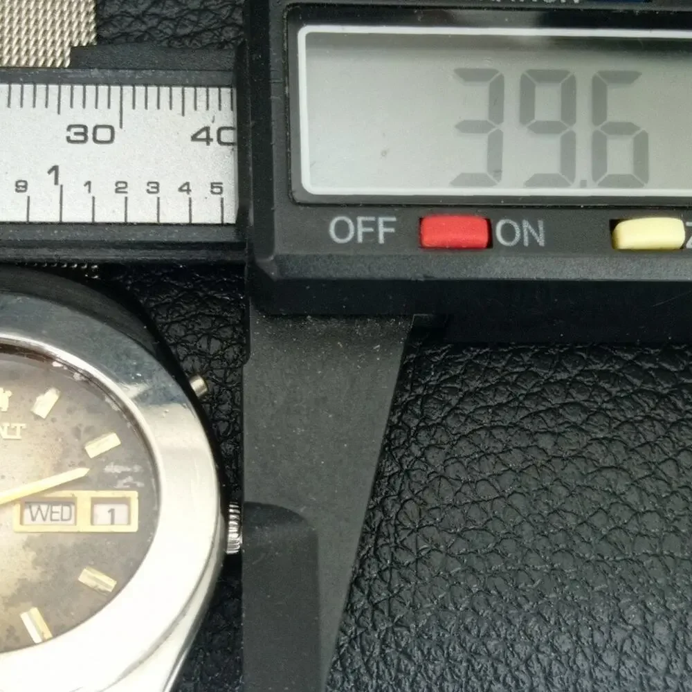 Vintage 1979 Orient Automatic Mens Silver Watch W/daydate & Gold accents - Picture 7 of 10